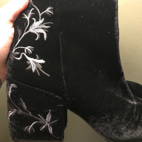 Kenneth Cole Renna Black Velvet Boots - Picture 6 of 8